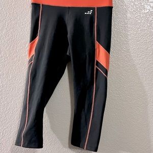 🎄 3 for $10 NWOT BCG Cropped leggings—XS